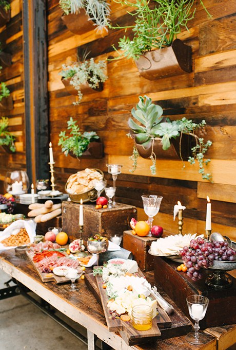 2015_bridescom-editorial_images-08-wedding-food-bar-ideas-large-wedding-food-bar-ideas-brklyn-view-photography